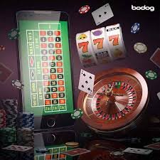 Filipino players enjoying bingo cash mobile entertainment on their smartphones
